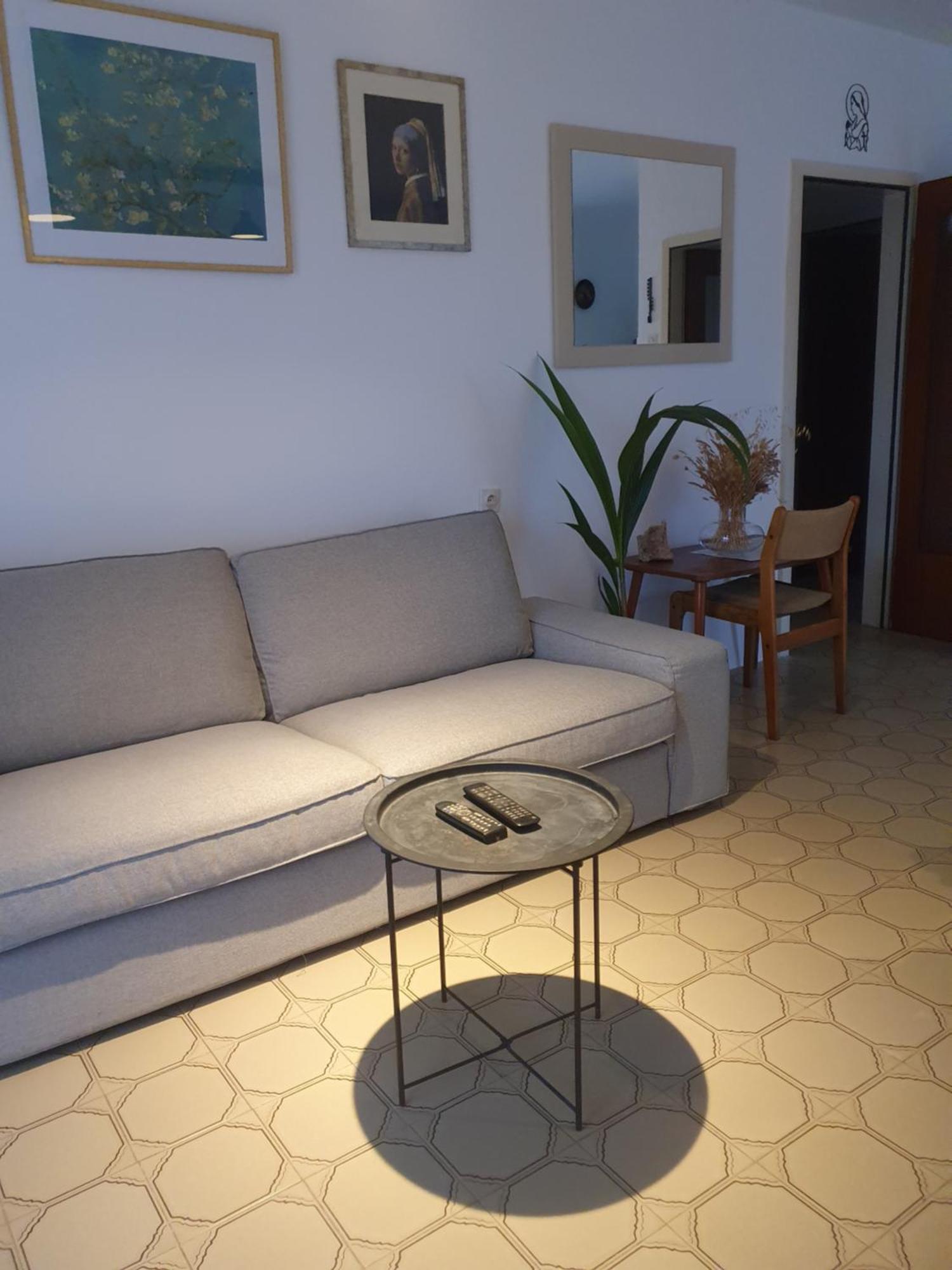 Laura Apartment *